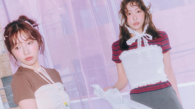 シンプルなTシャツはレイヤードで即アプデ♡ 重ねてしゃれる「万能アイテム」3選
