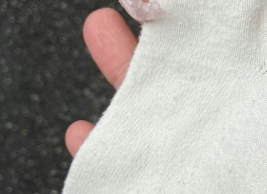 【爆笑】ハンカチと間違えて→外出先で気づいたミスに8万いいね「口拭くのは困難」「ケアレスミス」