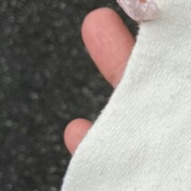 【爆笑】ハンカチと間違えて→外出先で気づいたミスに8万いいね「口拭くのは困難」「ケアレスミス」