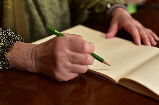 103歳の祖母から届いた“生きる楽しみつづった手紙”に24万いいね「健康寿命」「すごすぎる」