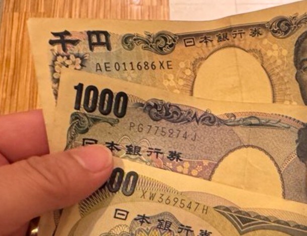 お釣りの千円札→“まるでOB会”？懐かしの3人に21万いいね「勢ぞろい」「お久しぶりです皆さん」