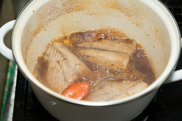 魚の煮つけ失敗した母→一口食べた息子の感想に「胸に矢が5本くらい刺さった」「おそろしい子⋯」