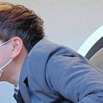 男性の「出勤前」光景がバズ→熱いハグを交わす相手に「うらやましすぎ」4.9万いいねが寄せられた理由