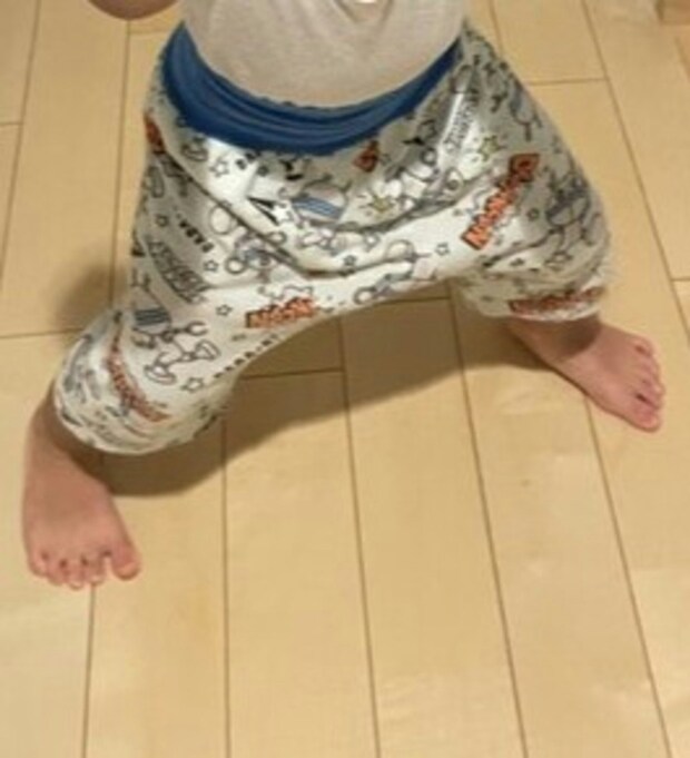 3歳児が体にシールを貼ると→かわいすぎる変化に6.8万いいね「元気いただきました」「百人力」