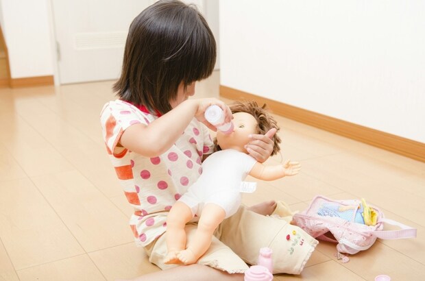 【1100いいね】 お人形ごっこが劇的に盛り上がる「ある設定」を発見したママの神投稿