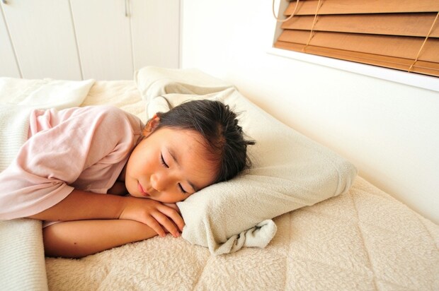 小学生　寝る