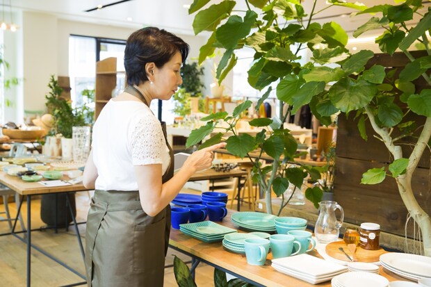 パート　従業員　背中