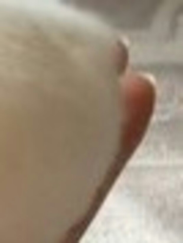 「今スクロールしてる君…」→つい指が止まるクイズに9.7万いいね「右が本物」「本気で分からない」