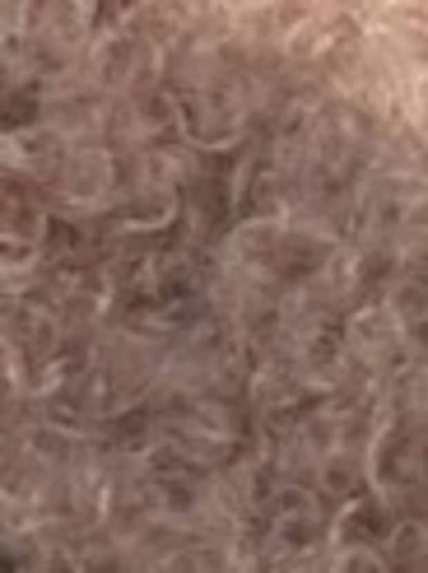 スタバで編み物してたら→「あなた、大変なものに…」見知らぬ女性の一言に6万いいね「何に仕上がる？」