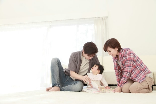 パパとママどっちを先に呼ぶ？→生後9か月児の決断に9千いいね「空気読んだのかな」「うちの子も」