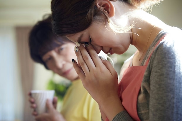 女性　落ち込む