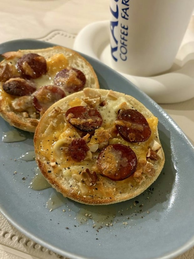 【シェフ直伝】気分はおしゃれカフェ！甘い×しょっぱいが最高→イングリッシュマフィンの大正解レシピ