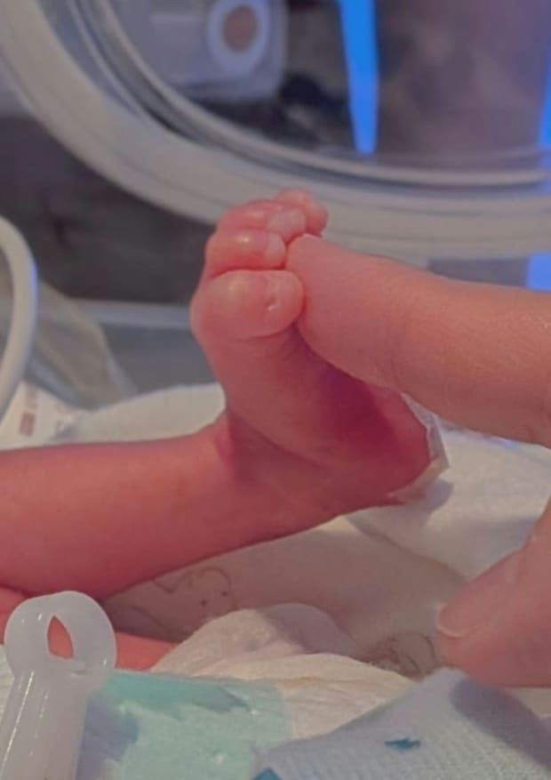 妊娠15週で急性白血病に…出産迎えた投稿に12万人が感動「会えて良かった」「おめでとう!!!」