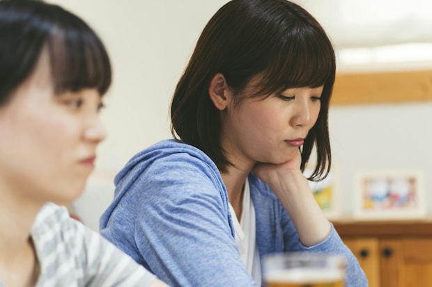 女性　友達　相談