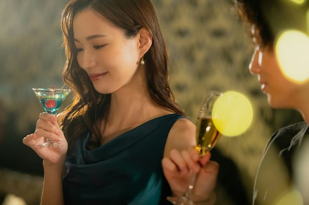 「奥さんとは上手くいってないって」優等生の友人が既婚者と“怪しい関係”に｜人の夫を奪う友人