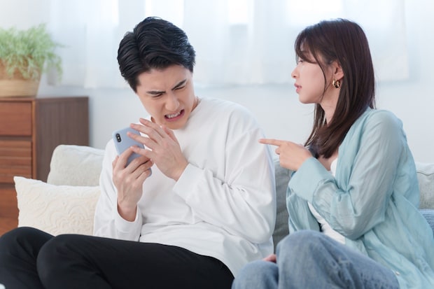 スマホ　ゲーム　夫