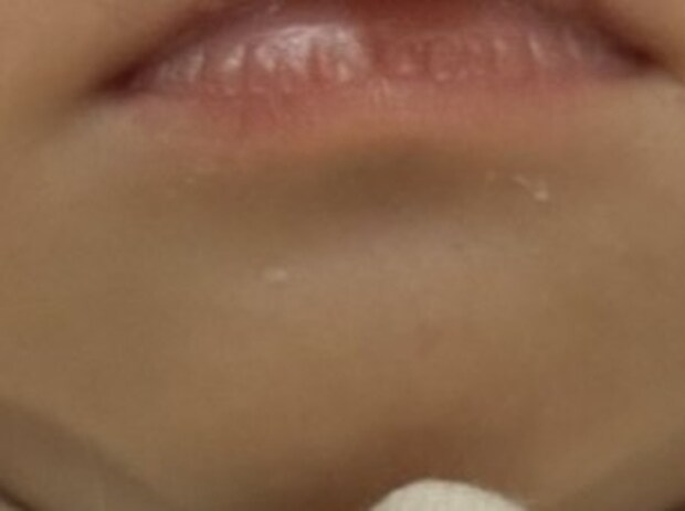 絶対取ってはダメ！でも取りたい～！→育児ママが葛藤する1枚に共感4万いいね「いつか取れる」