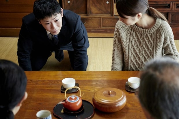 不倫を辞めない夫を“断罪”→夫の土下座も響かぬ「乾ききった愛」｜不倫夫をラブホテル前で待ち伏せした話