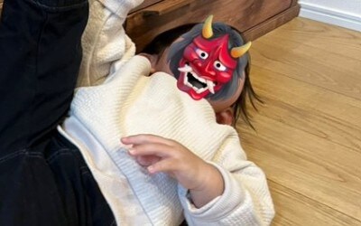 「うちの子のイヤイヤおかしくない？」Xで話題→2歳のポーズに爆笑「面白い」「個性ありますよね」