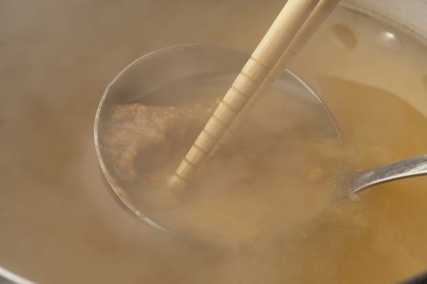 【感動】「あの夜のスープ」を覚えていた息子…育児ボーナスの瞬間に4万いいね「子どもはお母さん大好き」