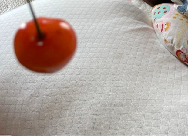 【天才現る】まねしたい!生後3か月の赤ちゃん×くだものフォトに1.2万いいね「センス抜群!」