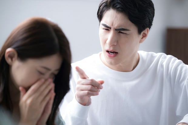 化けの皮が剥がれたモラハラ夫!別居後の「壮絶な協議離婚のウラ側」