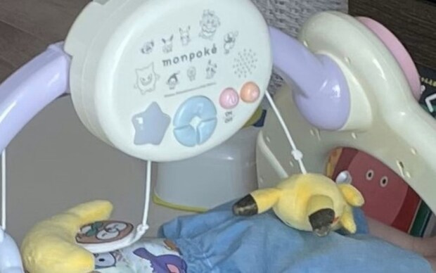 目を離したら数分で→赤ちゃんが“はまった”写真に1.5万いいね「かわいすぎ」「ジャストフィット」