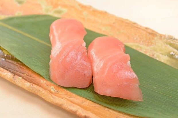 【幸せが溢れる】家族6人で回転寿司へ。1.7万いいねがついた「情景浮かんだ」家族の温かい瞬間