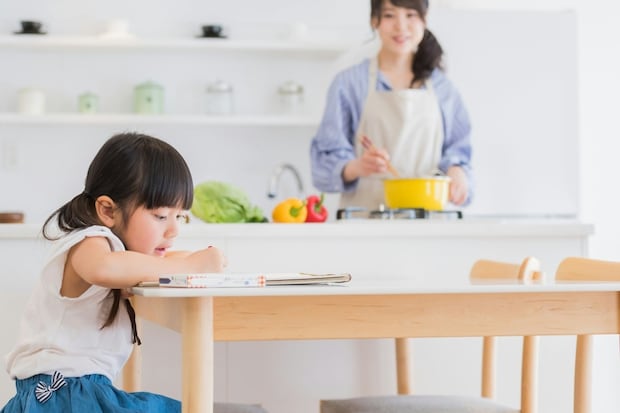 キッチン　母　娘