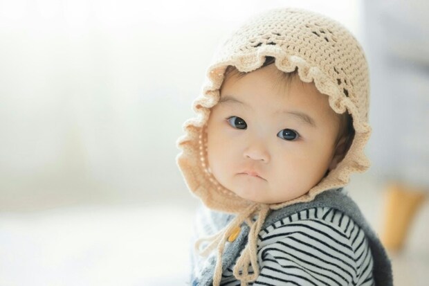 0歳が「めっ」で固まった…！その直後の行動がかわいすぎて3千いいね「わかる」