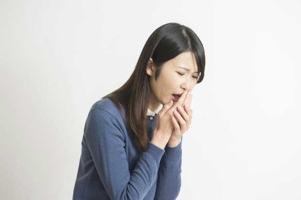 女性　日本人　室内