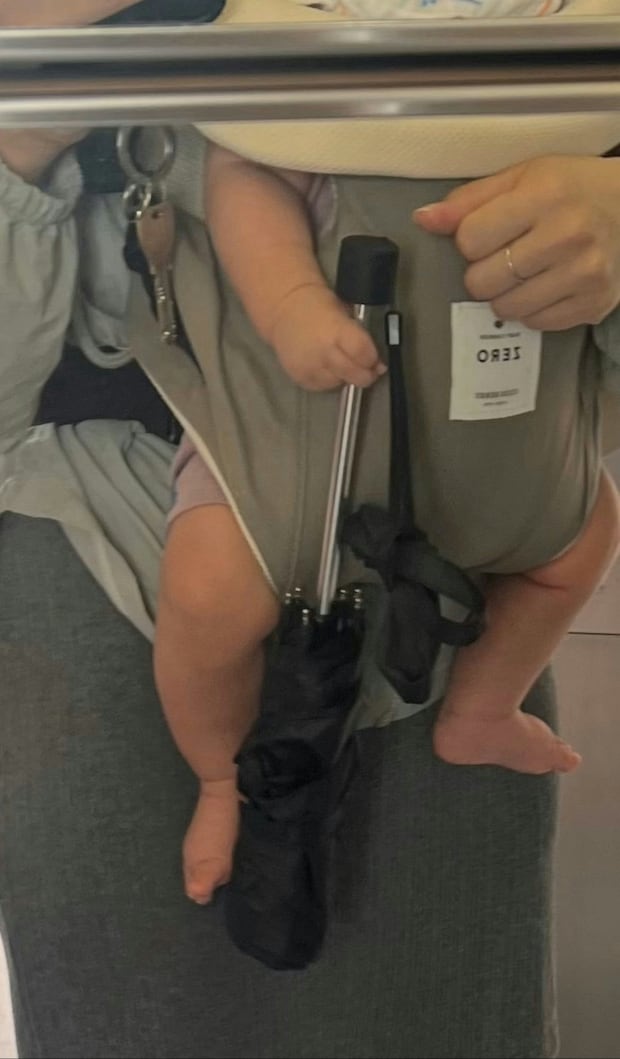 「プラマイ…」気まぐれ赤ちゃんの【お手伝い】→頑張るおててと秀逸オチに8千いいね「笑いました」