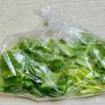 年末は価格3〜4倍!?【アイラップ】「三つ葉」の冷凍テクに反響「私もここ数年コレ」「青菜は高くなる」