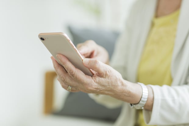 電話　手元　祖母