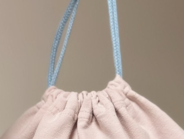 【天才現る】ベビー服の“おしり”をリメイク→完成した巾着に2.6万いいね「かわいい」「うちもやろう」