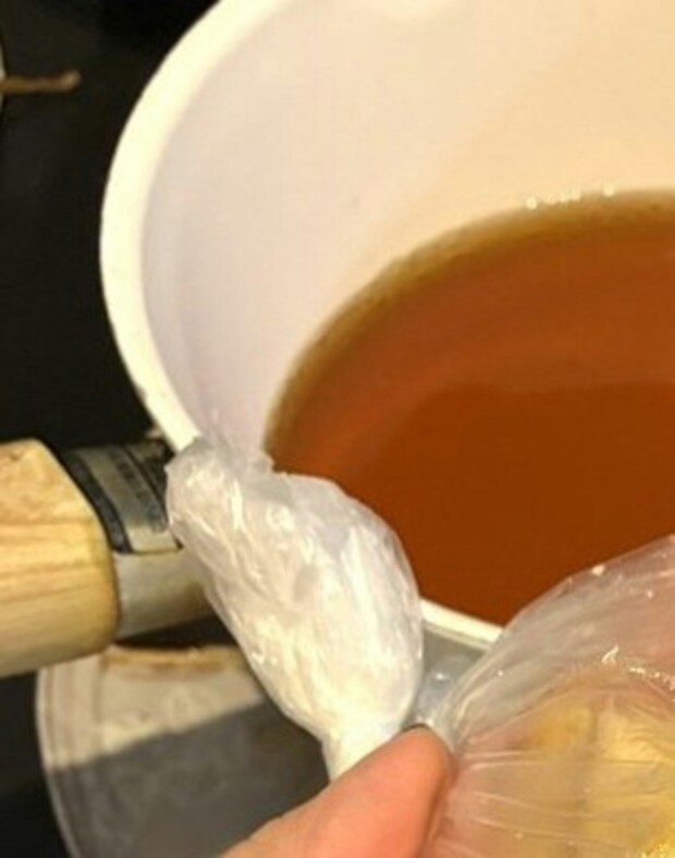 【爆笑】厚揚げだと思ったら…→鍋投入直前で気づいた真実に6万いいね「ｗｗｗ」「出汁とったのに！」