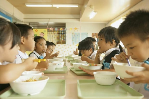 5歳が給食で「いみわかんないの食べた」→献立表で判明した正体に1.4万いいね「あれは摩訶不思議」