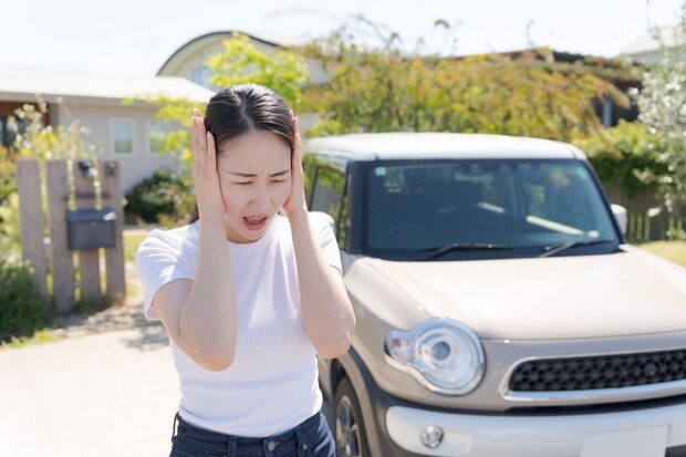 女性　ショック　庭