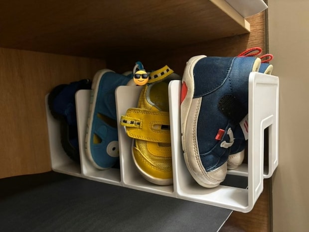 【革命】子どもの靴が散らからない【ダイソー】ブックエンドのすごい使い方に1.1万いいね「天才すぎる」