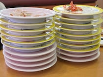 生魚嫌いな女子に誘われた“回転寿司”→まさかの目的と奮闘に4万いいね「呼んでほしい」「28皿食べた」