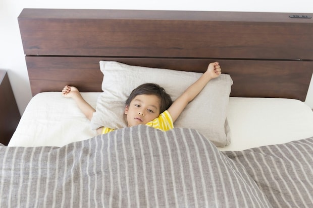 添い寝した父に“正直すぎる感謝の弁”→息子の賢い伝え方に3万いいね「パパせつない」「素敵なお子さま」