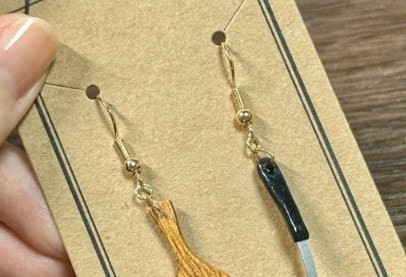 つけてるだけで「カレー好きがバレる」→個性派ミニチュアピアスに2万いいね「食欲そそります」