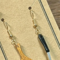 つけてるだけで「カレー好きがバレる」→個性派ミニチュアピアスに2万いいね「食欲そそります」