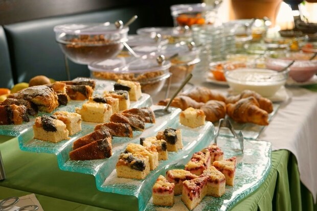 ビュッフェで可視化【食べる気満々】→出現率が増える女子服に17万いいね「デート向けと見せかけて…」