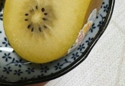 【奇跡】キウイをカットしたら→現れた“まさかの状態”に1.5万いいね「初めて見た」「驚異」