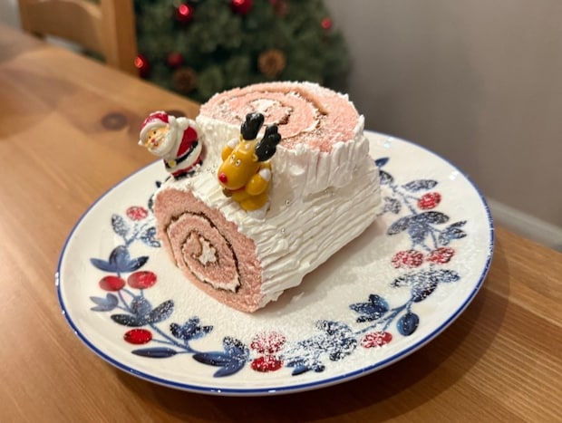 【クリスマス】急遽作った「即席ブッシュドノエル」の制作費【300円】→安いのにクオリティーがすごい