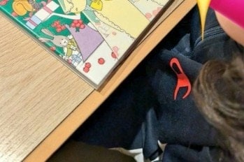 【懐かし】図書室で借りた本「妻に刺さりすぎた」→8千人に反響「めちゃ好きだったシリーズ」「大好き」