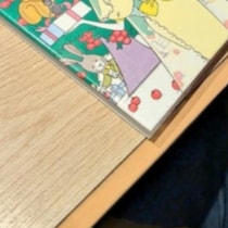 【懐かし】図書室で借りた本「妻に刺さりすぎた」→8千人に反響「めちゃ好きだったシリーズ」「大好き」