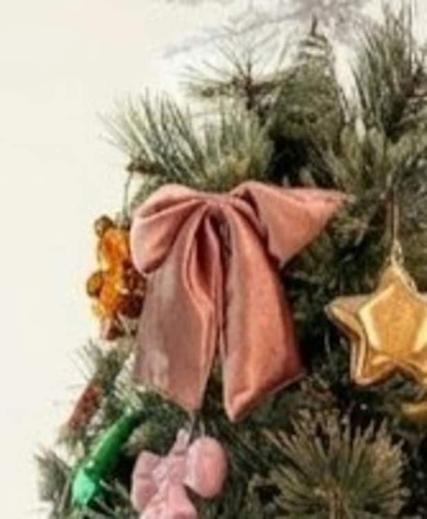 「見よ、これが赤ちゃん仕様のクリスマスツリー」→納得のデコに4万いいね「うちもこう」「物が全て上」