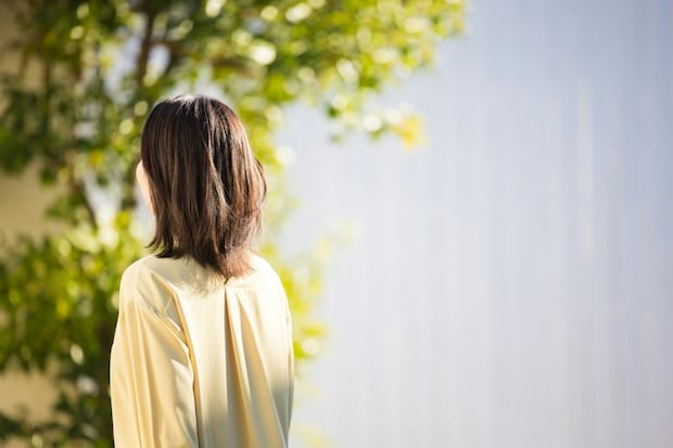 「母の不倫がきっかけで…」両親の離婚を経験した先輩が語る、“当事者”としての苦悩|不倫して夫に親権を取られました#4